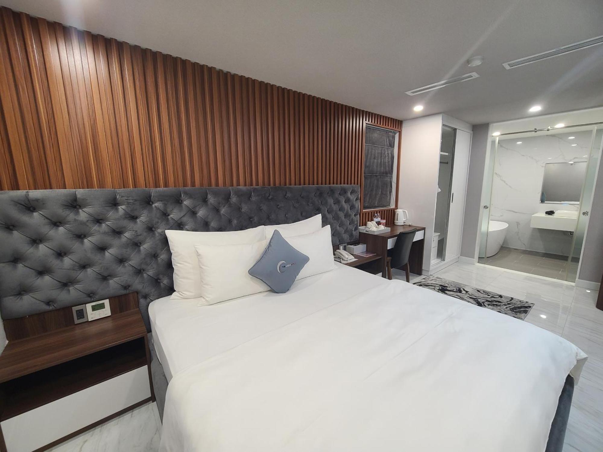 The Moon 3 Hotel 2*